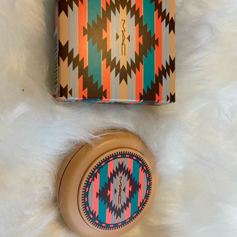 MAC Cosmetics Powder - Picture 2 of 2